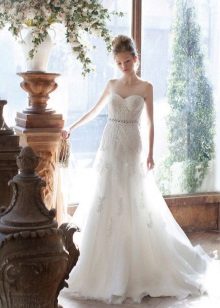 Classic a-line lace wedding dress