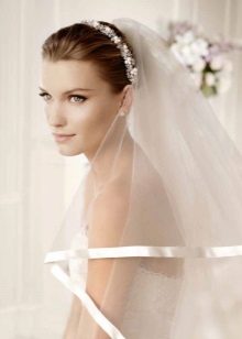 Wedding diadem for a wedding dress