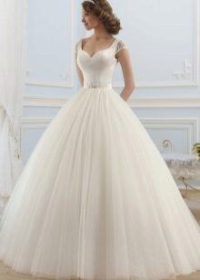 Puffy wedding dress