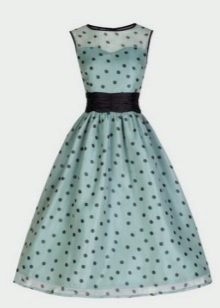 Black sandals and a black clutch for a blue dress