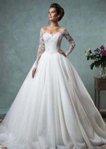 Classic puffy wedding dress