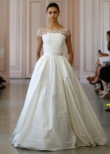 Classic wedding dress with pearls