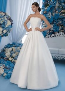 Classic puffy wedding dress
