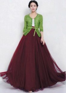 The combination of the color of Marsala with green in a casual outfit