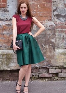 Green color combined with Marsala dress
