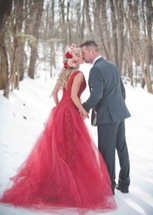 Gaun merah jambu penuh