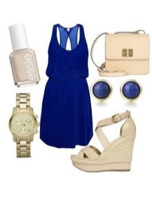 Beige sandals and beige accessories for a navy blue dress