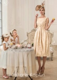 Kort brudekjole fra Tatyana Kaplun fra kollektionen af ​​Lady af kvalitet