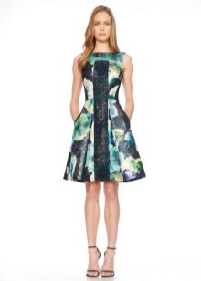 Puffy dress with color insert