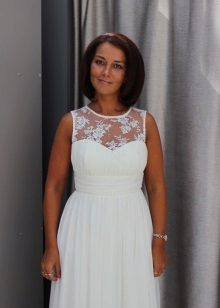 Shaped dresses with guipure inset