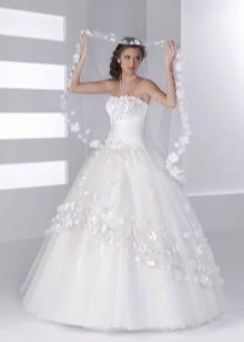 Puffy wedding dress