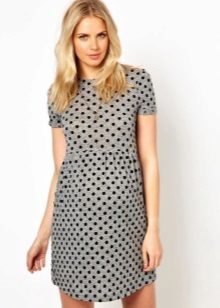 Dresses for pregnant women from natural fabrics