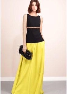 Choosing a bag for a colored dress