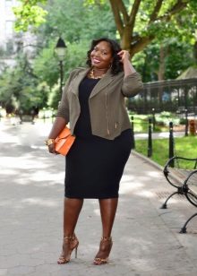 Black sheath dress for obese women in combination with a khaki jacket