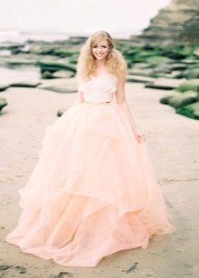 Geschwollene Hochzeitskleid