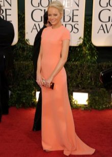 Pfirsichkleid für gebräunte Haut