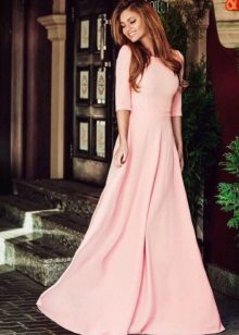 Geschlossenes Pfirsichkleid