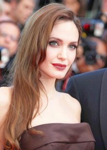 Red lipstick for a chocolate dress