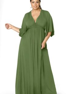 Floor-length green trapeze dress for a full woman