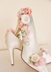 Shoes with flowers