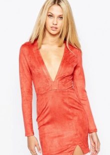 Makeup for a terracotta dress