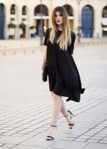 Robe trapèze asymétrique noire