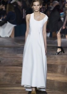 Dress with an asymmetric neckline