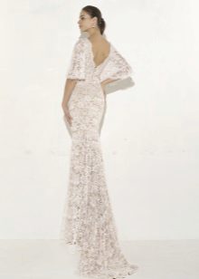 Guipure dress with an open back and a train