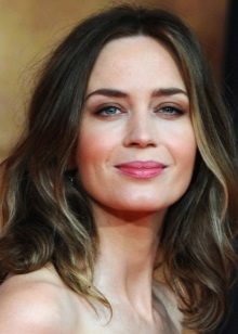 Partial lightening of hair for women of the summer color type