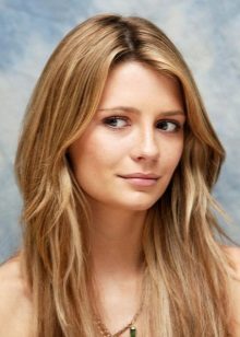 Colored hair with a copper undertones for women of the Autumn color type