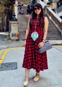 Vestit llarg de quadres vermells amb ballet