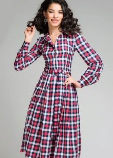 Vestit vermell amb xec blanc i blau