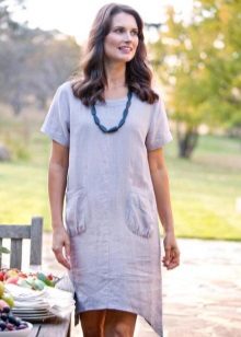 Accessories (beads made of stone) to the linen dress