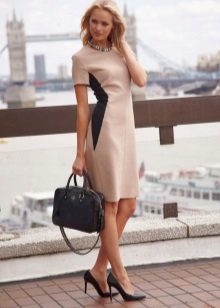 Sheath dress with a short sleeve