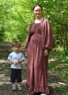 Naisten korkea vyötärömekko, jossa kansanmallinen korkea vyötärö