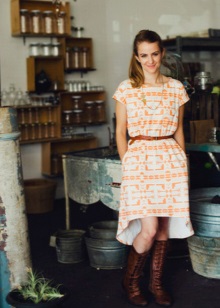 Epäsymmetrinen kansanmuotoinen niittimekko