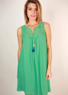 Löysästi leikattu viskoosimekko