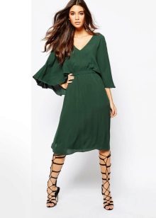 Sandals with straps for a kimono dress