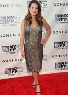 A mid-length dress with a straight silhouette