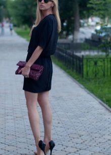 Dress-shirt in combination with a clutch and stilettos