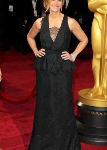 Jewelery for a peplum dress