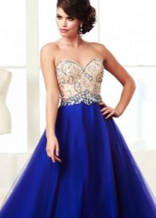 Robe avec un corset caché