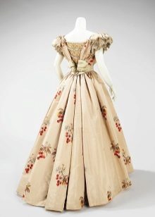 Robe beige vintage avec corset