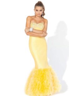 Robe longue jaune avec un corset