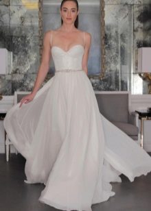 Robe blanche à la mode avec un corset