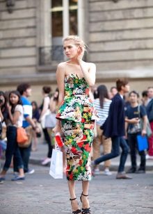 Robe longue colorée avec corset et basque