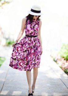 Accessories for a dress with roses