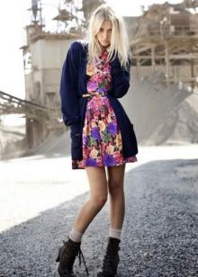 Cardigan for a dress with roses