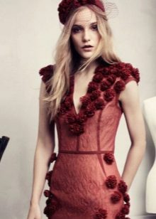 Dress with voluminous roses