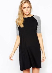Casual dress with raglan sleeve